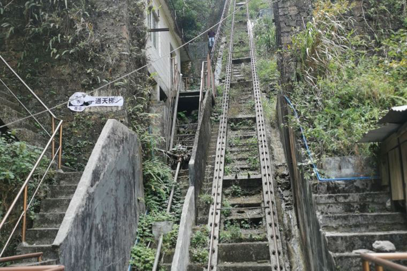 Hẻm núi 1396 bậc thang là thách thức cho mọi du khách