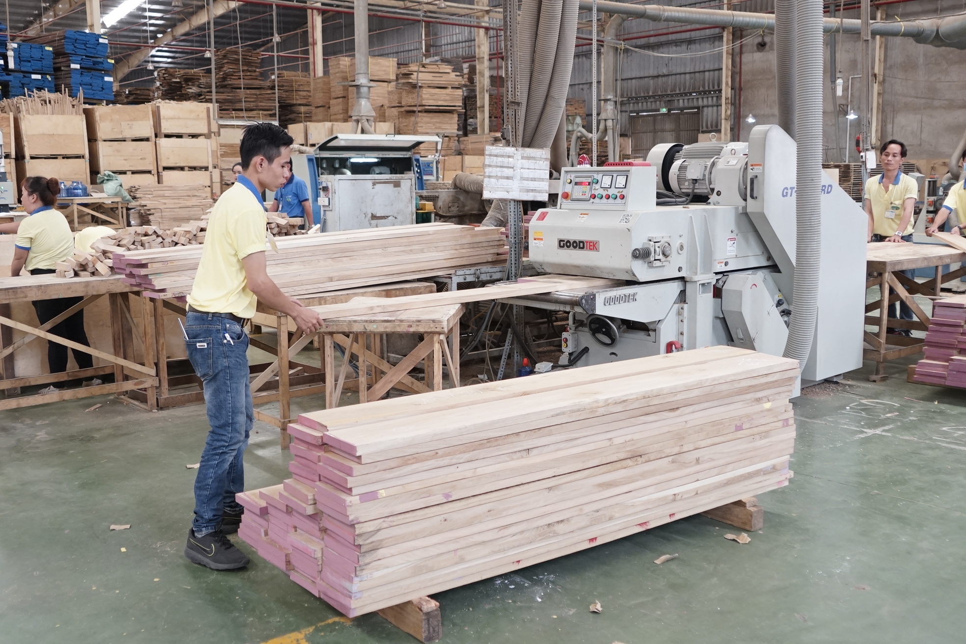 Đẩy mạnh xuất khẩu gỗ