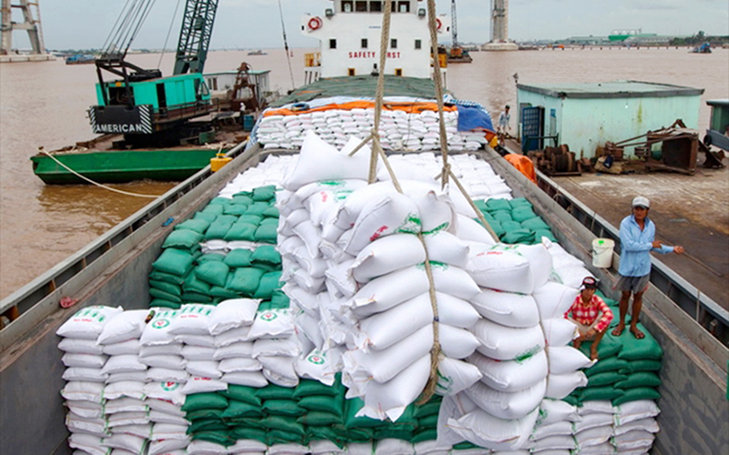 Giá gạo xuất khẩu neo cao