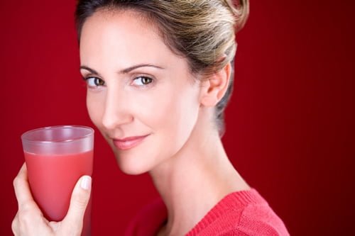 Nước ép lựu chứa nhiều vitamin hỗ trợ ngăn ngừa lão hóa