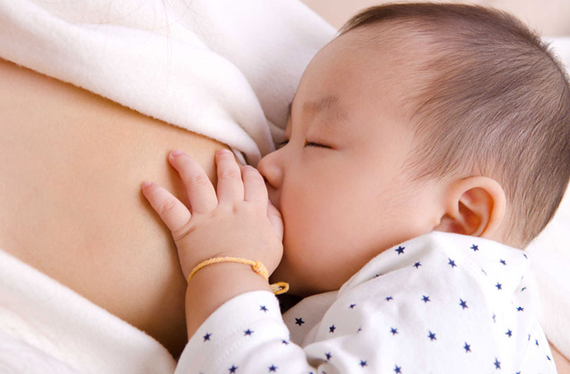 Gia đoạn từ 0 đến 6 tháng tuổi sữa mẹ là nguồn dinh dưỡng thiết yếu cho trẻ