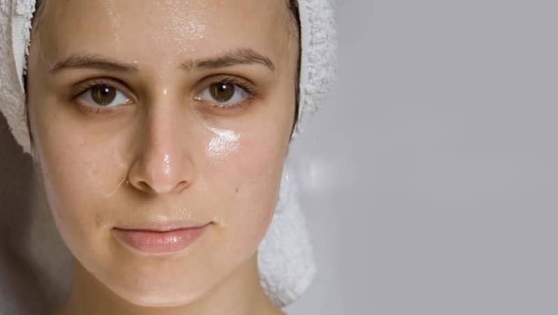 Biết cách rửa mặt và thường xuyên cấp ẩm cho da