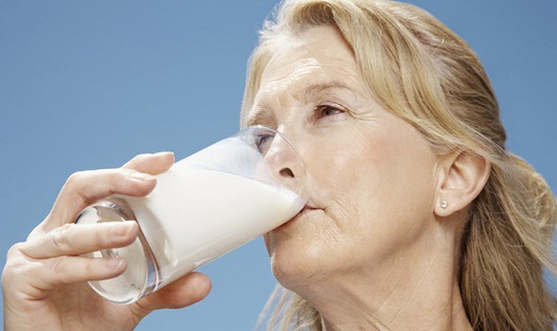 Người cao tuổi sẽ thích uống sữa hơn nếu chọn sữa hợp khẩu vị