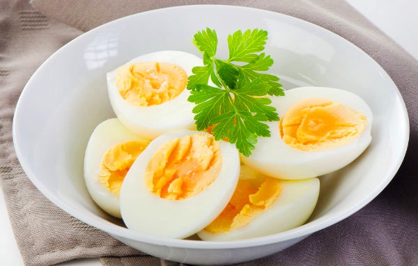 Trứng cung cấp protein giúp hỗ trợ tăng trưởng chiều cao